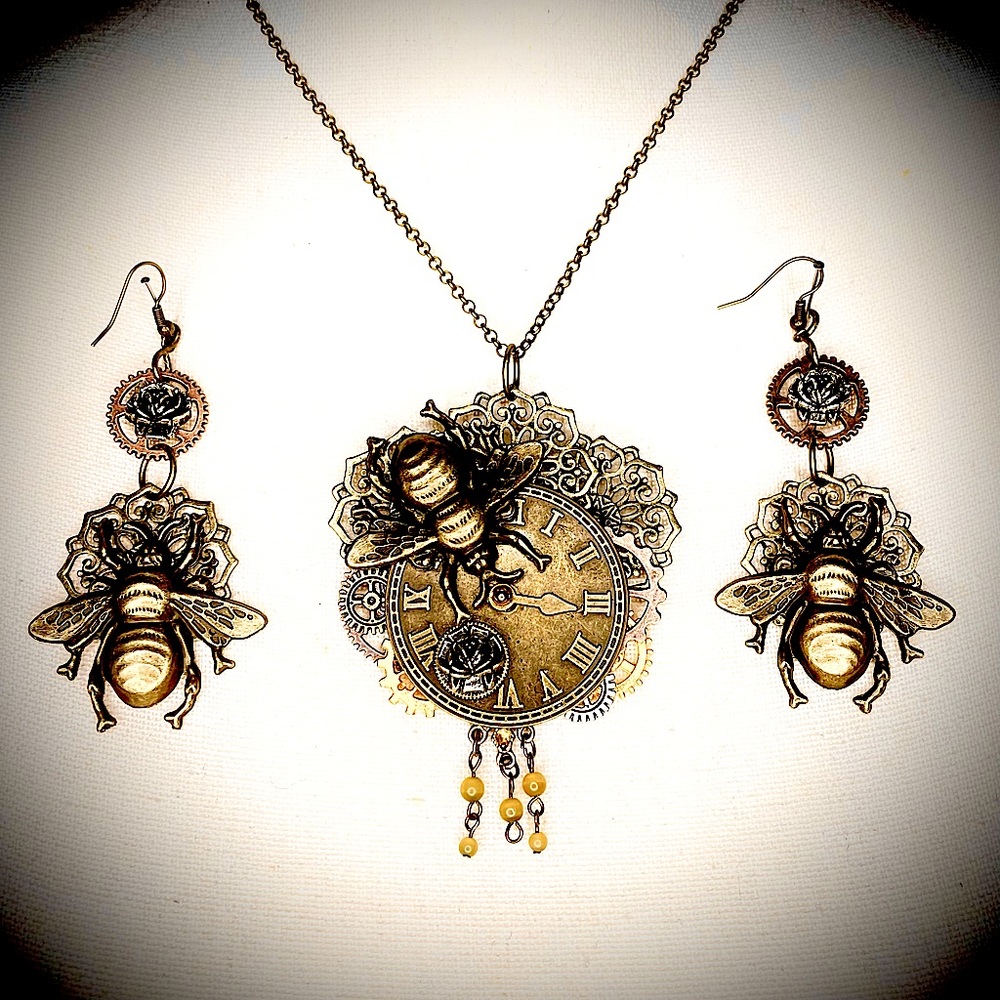 Steampunk bee necklace and earrings set